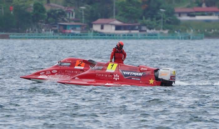 Đội Bình Định - Việt Nam dẫn đầu cuộc đua thuyền máy Grand Prix of Indonesia