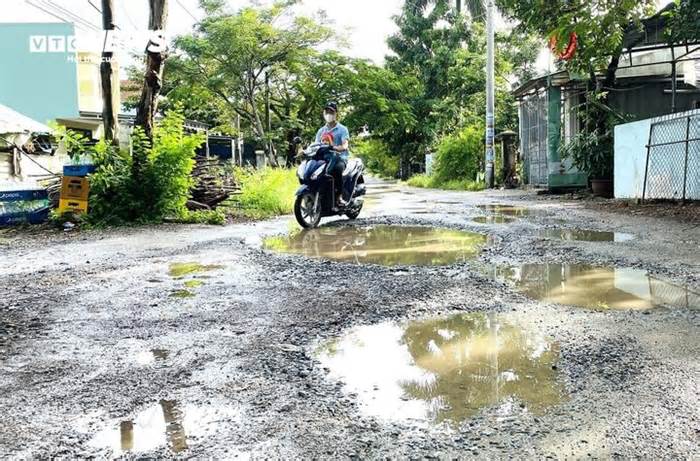 1,2km đường nát như tương, dân chờ mãi không thấy làm: Dự án còn 'nằm trên giấy'