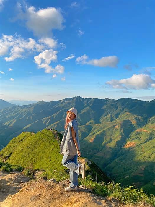 Săn mây Tà Xùa dịp cuối tuần và loạt “kiếp nạn” hài hước