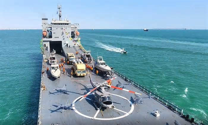 Iran dọa phong tỏa eo biển Hormuz