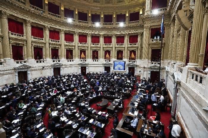 Hạ viện Argentina cho phép Tổng thống có quyền lập pháp