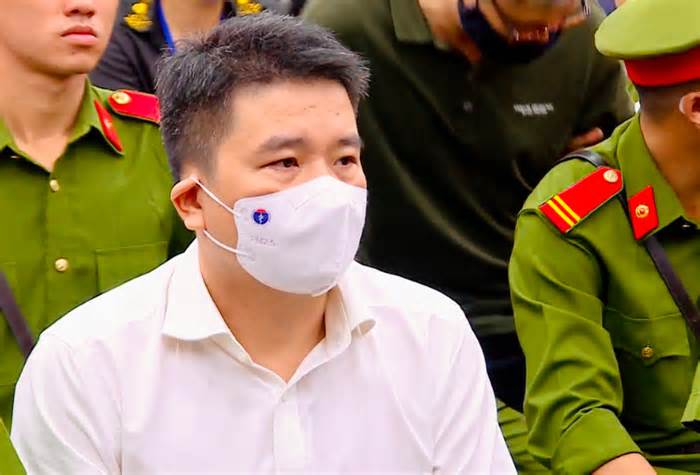Cựu Phó Chủ tịch UBND tỉnh Quảng Nam khai quên trả lại tiền nhận hối lộ vì 'bận chống dịch'