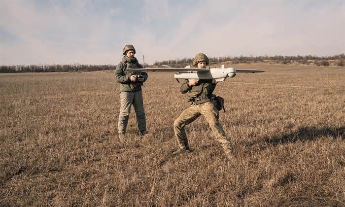 Chiến trường Ukraine tê liệt vì drone