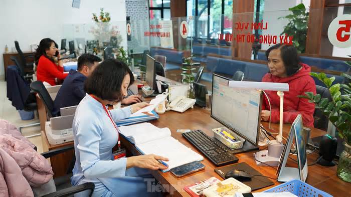 Hà Nội 'chốt' phương án sắp xếp phòng, ban tại các quận, huyện