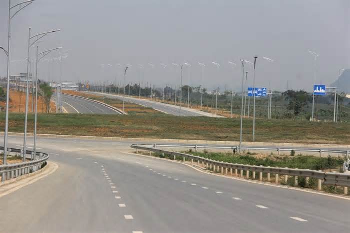 Gấp rút hoàn thiện tuyến đường giao thông lớn nhất từ trước đến nay tại Ninh Bình