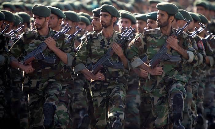 Lính nghĩa vụ Iran bắn chết 5 binh sĩ quân đội
