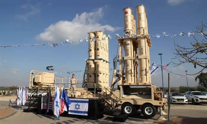Lá chắn Israel đắt khách sau màn đánh chặn UAV, tên lửa Iran