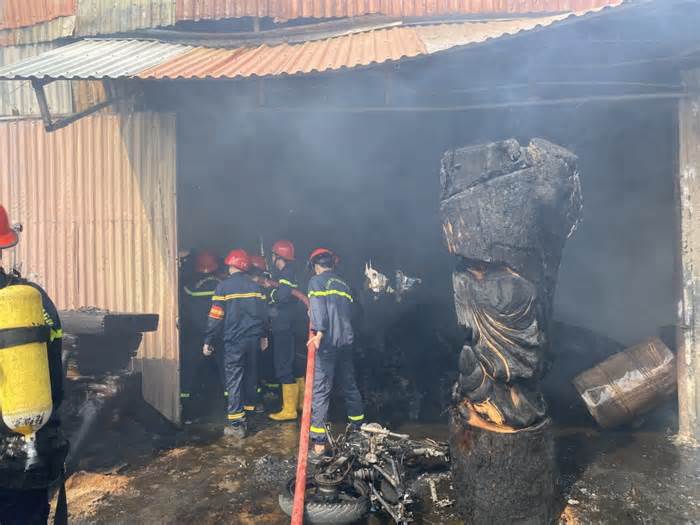 Quảng Ninh: Cháy xưởng gỗ ở thành phố Hạ Long