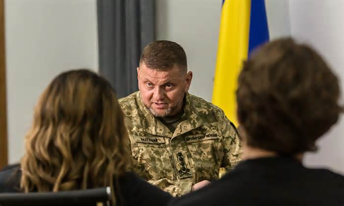 Tướng hàng đầu Ukraine chỉ trích quyết định của ông Zelensky