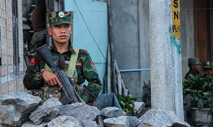 Quân chính phủ, phiến quân Myanmar ngừng bắn