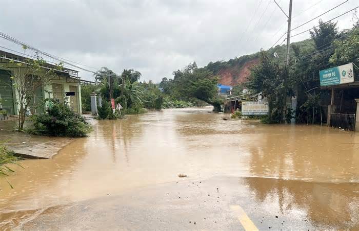 Nhiều huyện, thành phố ở Lâm Đồng bị ngập úng, chia cắt do mưa lũ