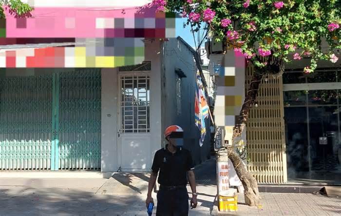 Quảng Nam: Ngôi nhà trong hẻm bốc mùi hôi, người dân tá hỏa phát hiện có người tử vong