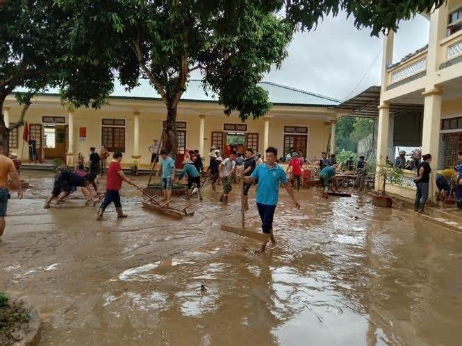 Nghệ An khẩn trương khắc phục hậu quả mưa lũ, ổn định việc dạy và học