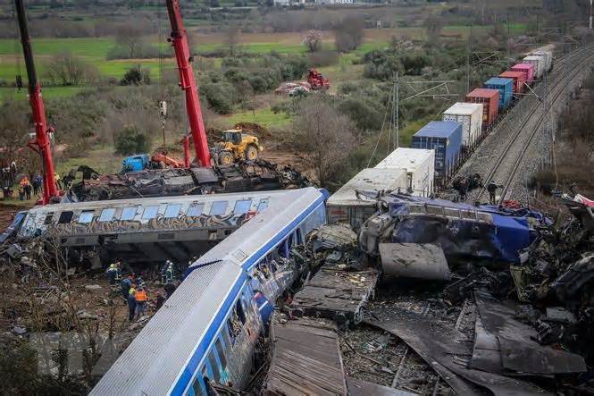 Thủ tướng Hy Lạp xin lỗi gia đình nạn nhân trong vụ tai nạn đường sắt