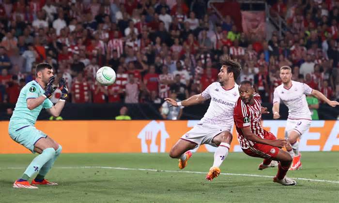 Olympiacos vô địch UEFA Conference League