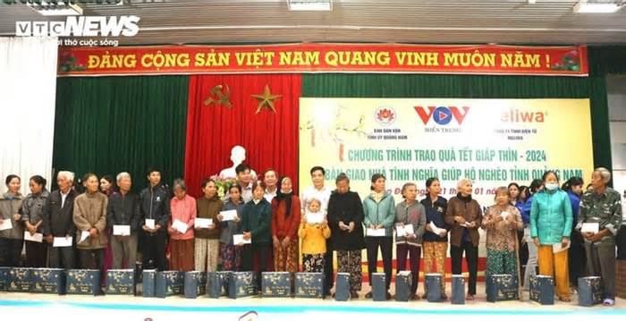 VOV miền Trung bàn giao nhà tình nghĩa, trao quà Tết Giáp Thìn cho hộ nghèo