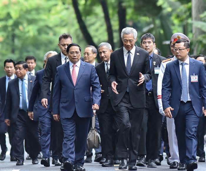 Nguyên Đại sứ Việt Nam tại Singapore: Lý Hiển Long - Nhà lãnh đạo vì dân