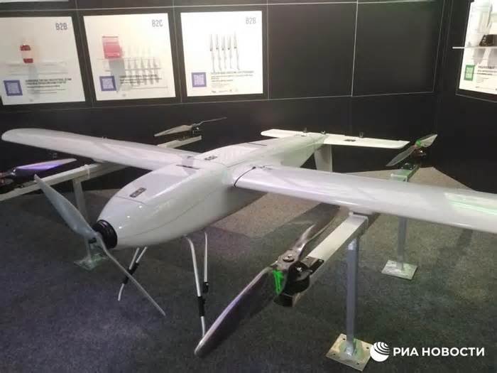 Chủ tịch Triều Tiên được tặng UAV và áo giáp khi thăm Nga