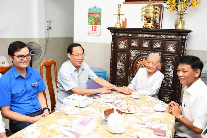 Phó Chủ tịch Quốc hội thăm mẹ Việt Nam Anh hùng tại Sóc Trăng