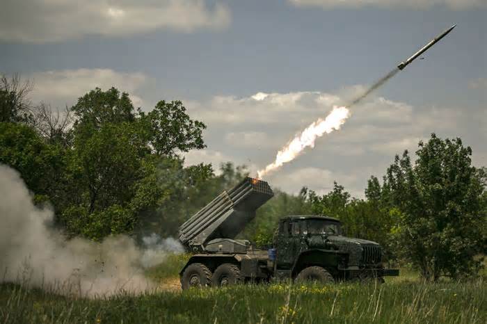 Ukraine phóng rocket trả đũa vụ tập kích lớn nhất của Nga