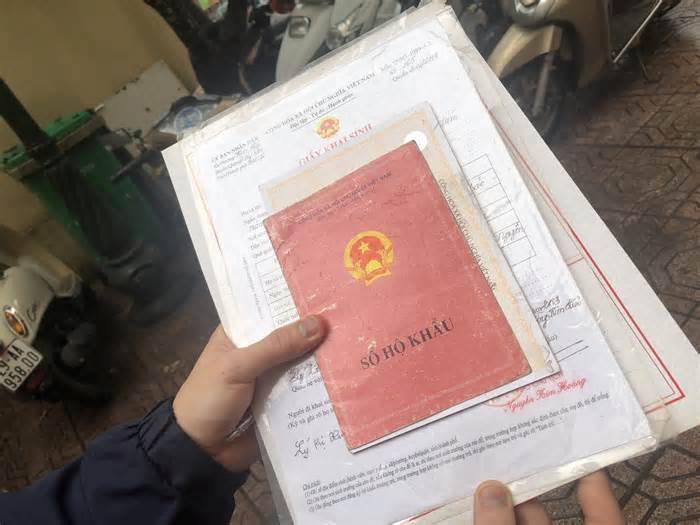 Hà Nội: Không yêu cầu người dân phải xuất trình, nộp sổ hộ khẩu giấy