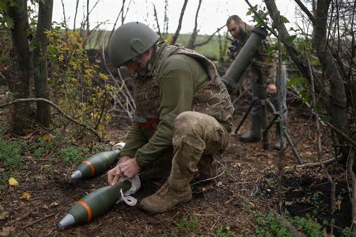 Ukraine điều tra bê bối mua 100.000 'đạn cối ma'