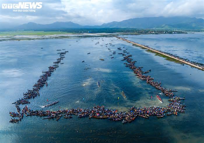 Lễ hội đua thuyền tại Bình Định: Nét văn hoá đặc sắc miền biển