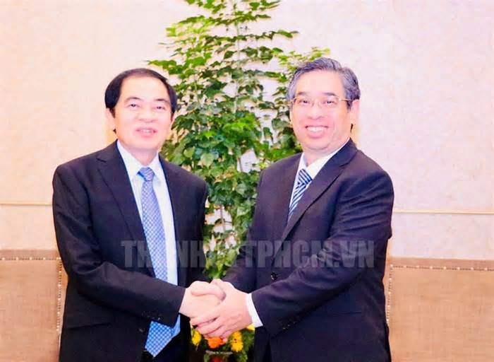 Phó bí thư Nguyễn Phước Lộc tiếp đoàn đại biểu cấp cao tỉnh Hủa Phăn - Lào