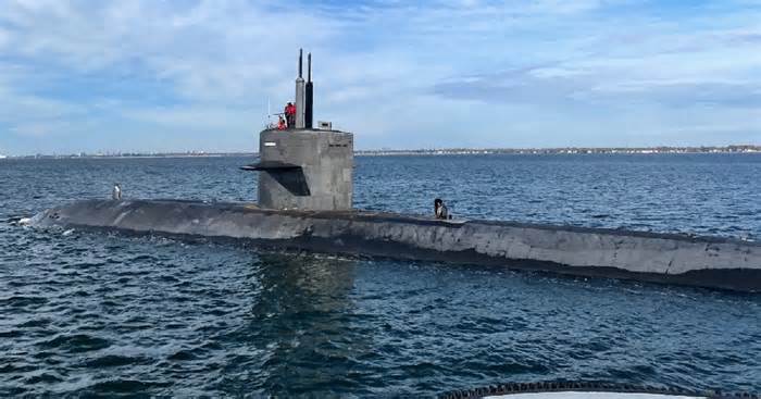Tàu chiến Nga cập cảng Havana: Moscow lên tiếng, Mỹ điều tàu ngầm đến gần Cuba, Canada theo dõi sát