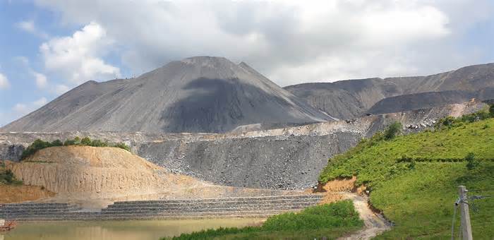 Đề xuất đầu tư băng tải dài 10km đưa đất đá thải mỏ đi san lấp mặt bằng