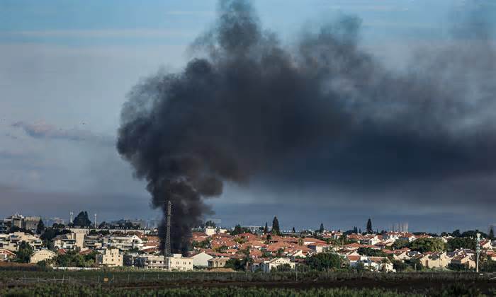 Hamas tấn công thành phố Israel