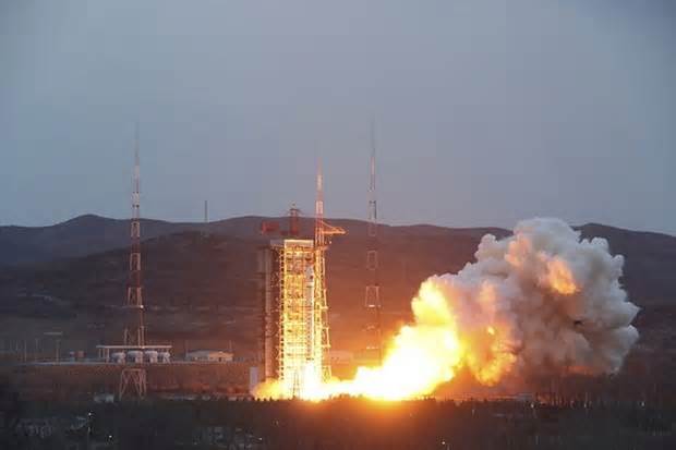 Trung Quốc phóng thành công chùm vệ tinh viễn thám PIESAT-1