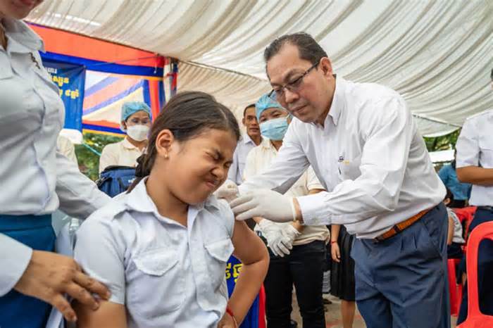 Campuchia tiêm phòng HPV miễn phí cho trẻ em gái 9 tuổi