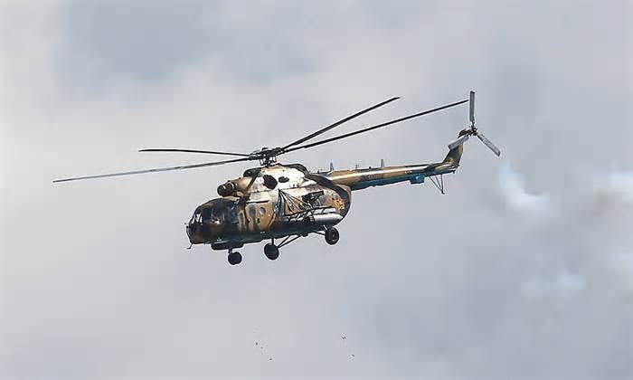 Trực thăng Mi-8 Nga rơi xuống hồ