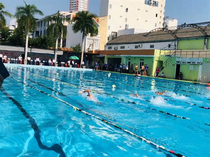 Gần 160 đoàn viên ngành giáo dục Khánh Hòa sôi nổi thi tài bơi lội