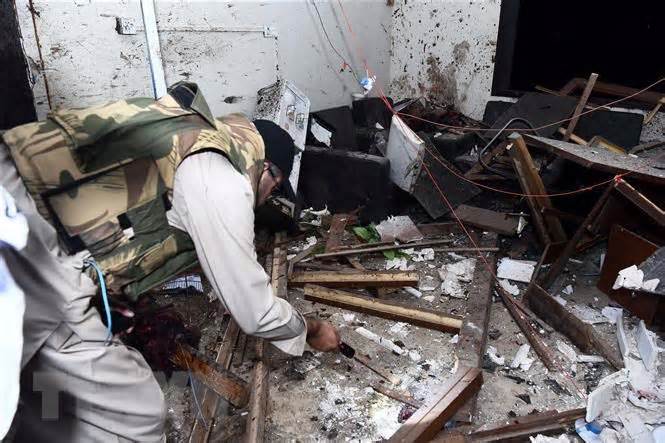 Pakistan: Taliban thừa nhận tấn công trụ sở cảnh sát thành phố Karachi