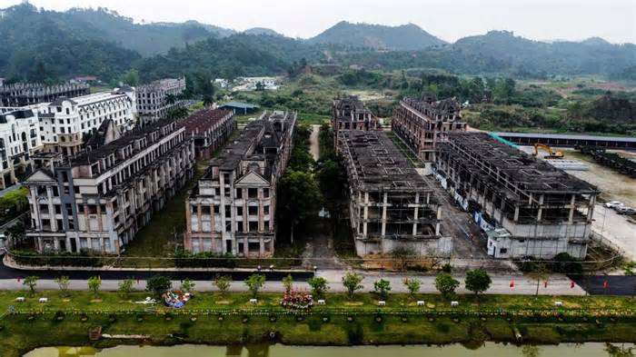 Nhà liền kề xây dựng dang dở, bỏ hoang tại dự án nghìn tỉ ở Lạng Sơn