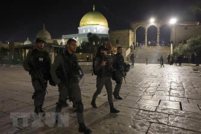 Israel tạm dừng các chuyến thăm của người Do Thái tới đền Al-Aqsa