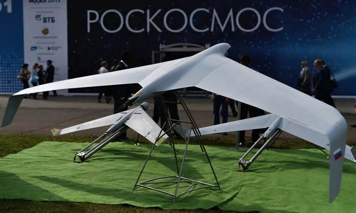 Drone Ukraine truy sát UAV Nga