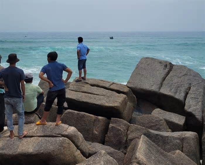 Ba học sinh ở Khánh Hòa chết đuối khi tắm biển