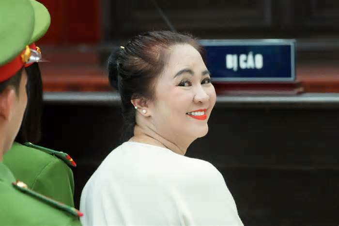 Được giảm 3 tháng tù, bà Phương Hằng còn phải thụ án bao lâu nữa?
