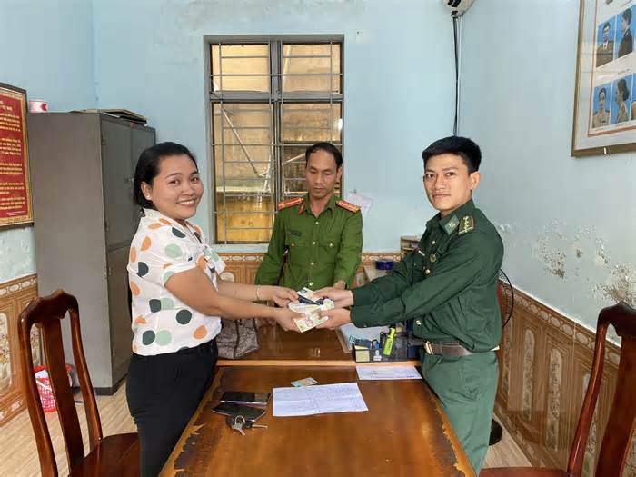 Quảng Nam: Chiến sĩ biên phòng trả lại hơn 30 triệu đồng cho người đánh rơi