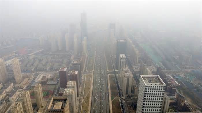Trung Quốc phát cảnh báo đỏ về sương mù