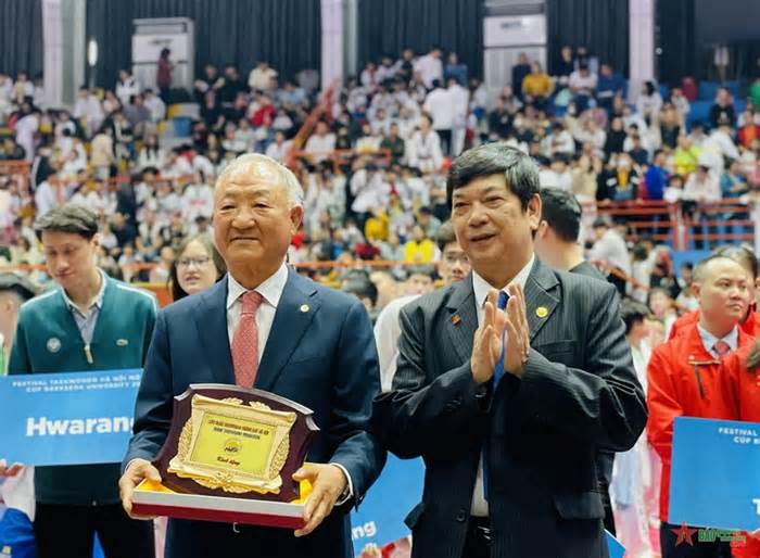 Hơn 1.000 võ sinh tranh tài tại Festival Taekwondo Hà Nội mở rộng