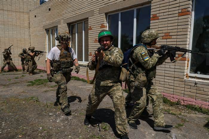 Nỗ lực tuyển quân thách thức giới lãnh đạo Ukraine