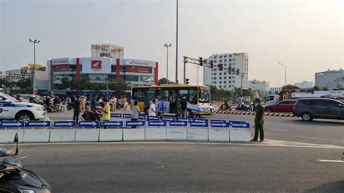 Đà Nẵng: Va chạm với xe buýt, một phụ nữ tử vong tại chỗ