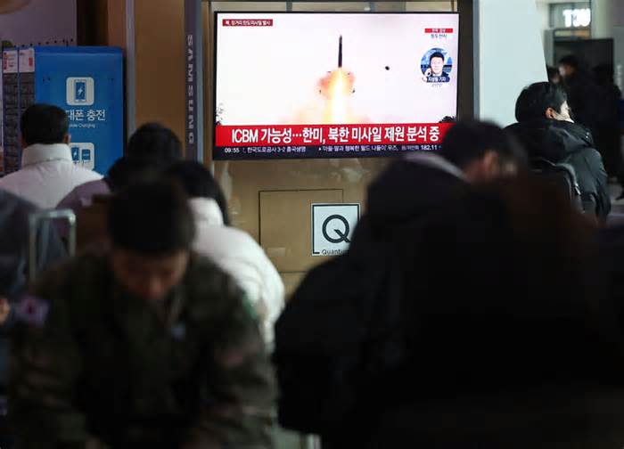 Bắn tên lửa thành công, ông Kim Jong Un bảo Mỹ đừng quyết định sai lầm