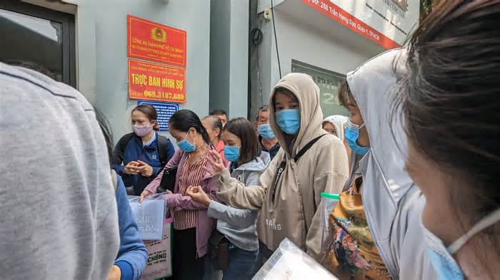 Thêm 114 người đến Công an TP Hồ Chí Minh gửi đơn tố cáo SCB và Manulife