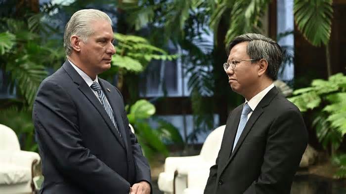 Đại sứ Lê Quang Long trình Thư ủy nhiệm lên Chủ tịch nước Cộng hòa Cuba