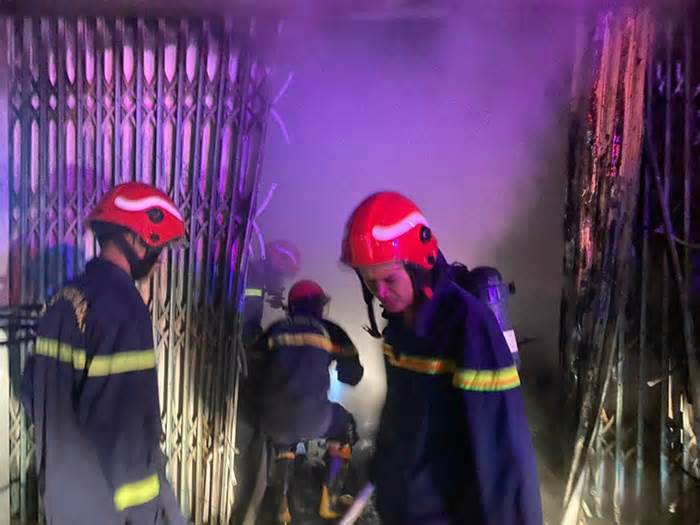 Phát hiện 3 người chết trong phòng trọ cháy lúc nửa đêm ở Gia Lai